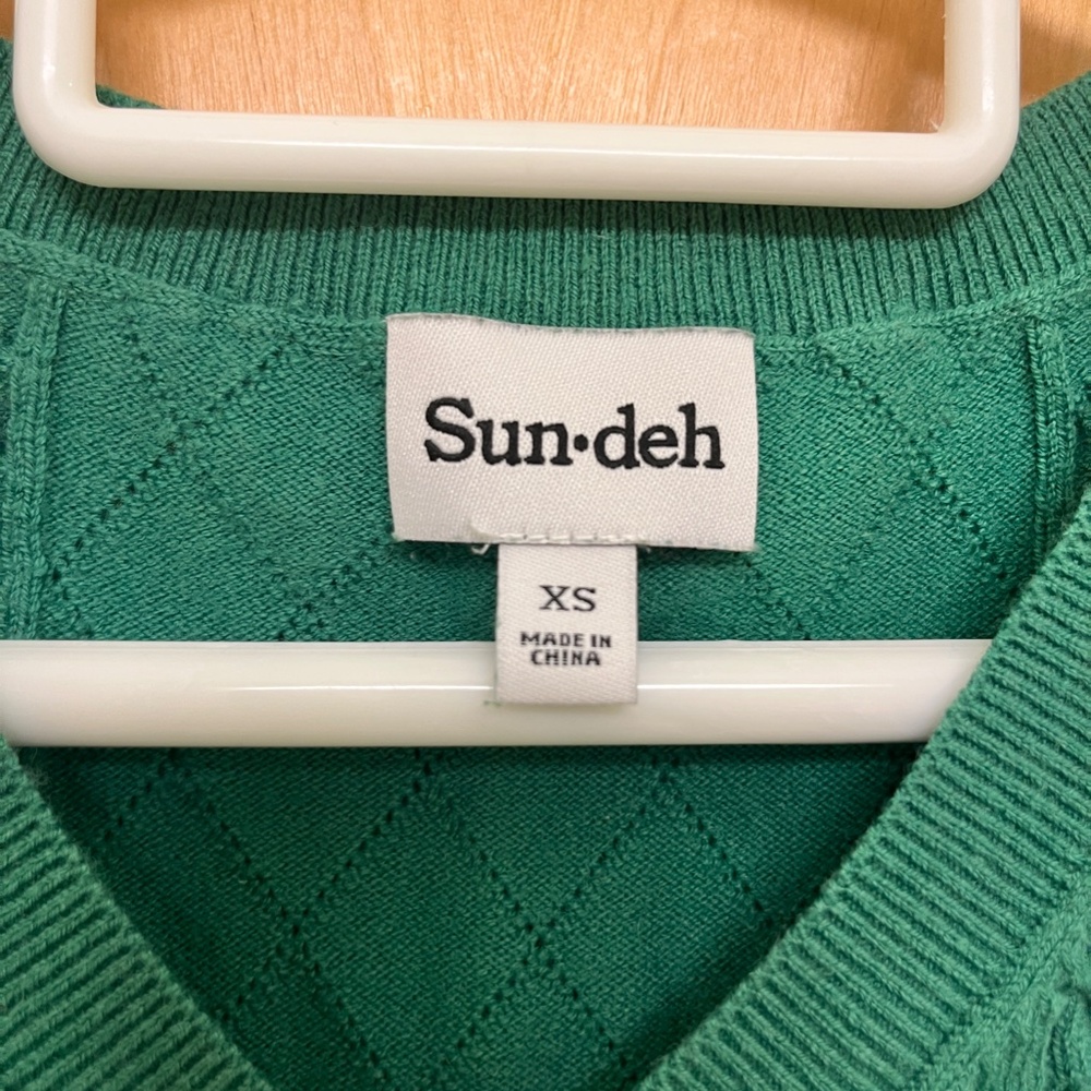 Aritzia Sun-deh Sunday Best Cropped Quinn Sweater Vest Green XS - Picture 3 of 4